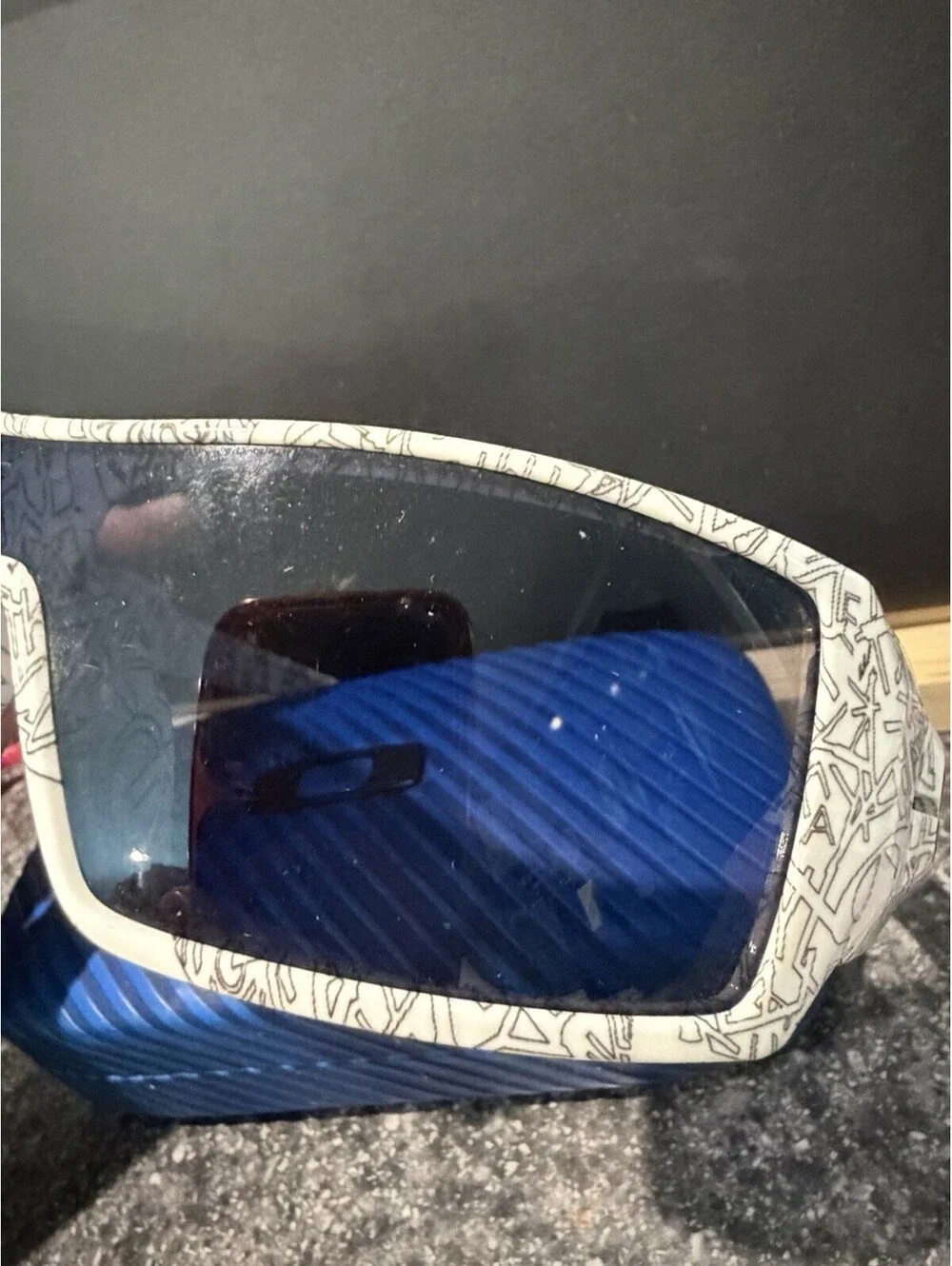 Oakley Oil Rig OO9119-03 White Graphic Sunglasses Black Lenses Case And 2 Bags
